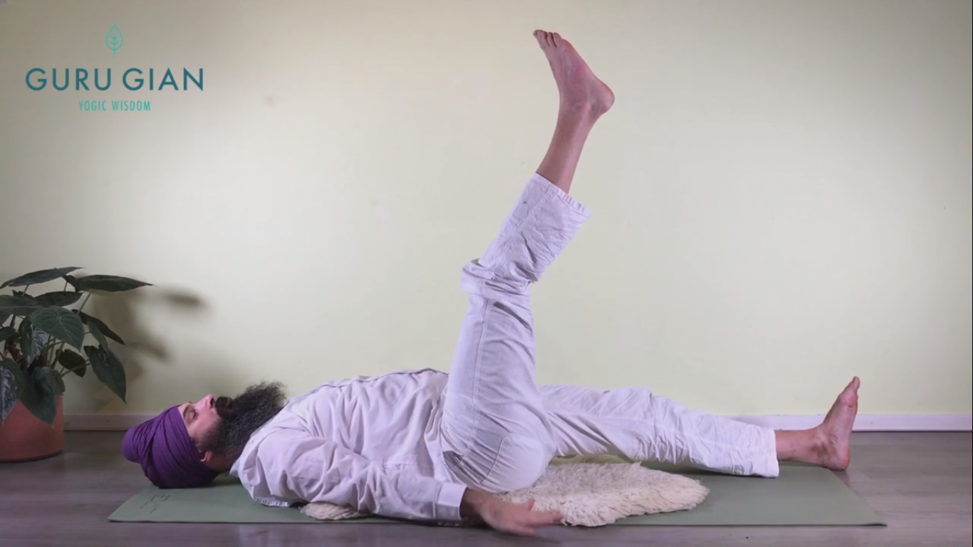 Welp Kundalini Yoga oefeningen waarmee je een stijve onderrug voorkomt ZG-59