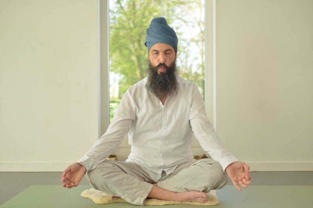 kundalini yoga meditatie met mantra - vier fouten die je moet voorkomen blog